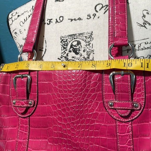 Croft & Barrow magenta colored w/silver metal alligator pattern shoulder purse. - Picture 10 of 12